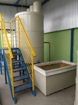 Ambiente técnico organizado para processo químico